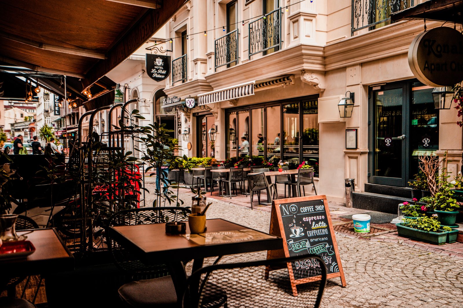 Instagrammable Cafes in Mumbai: Crafting Spaces for Viral Social Media Moments